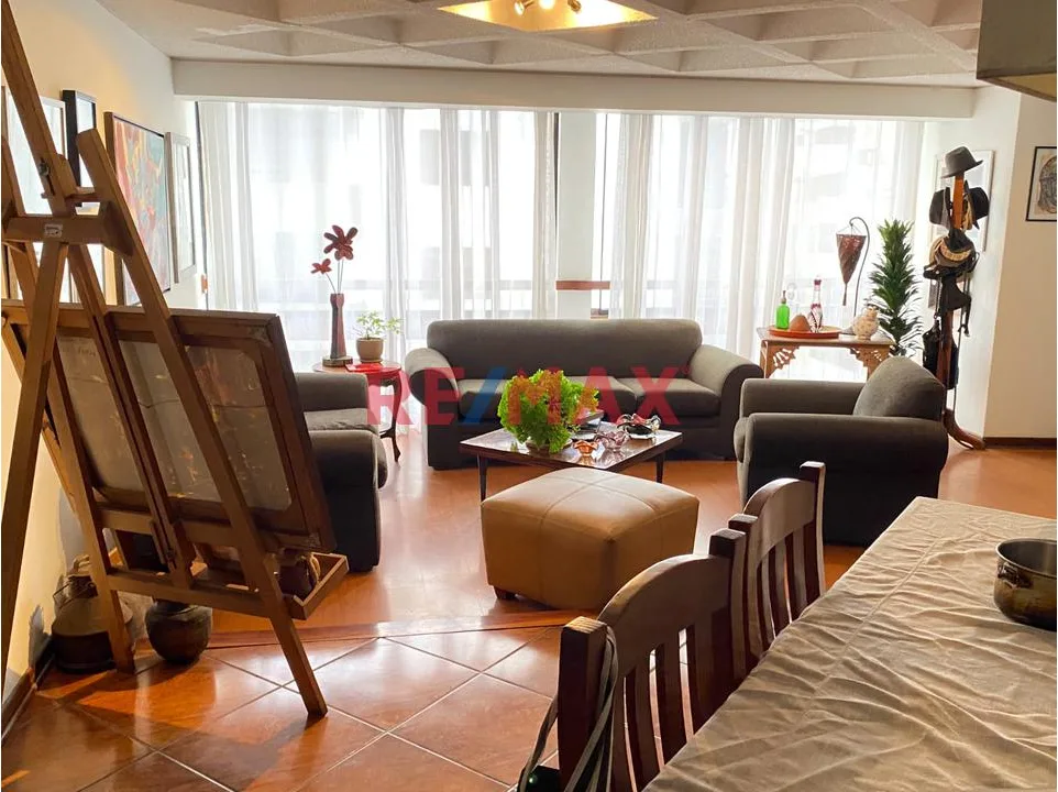 Venta de Encantador Dúplex más Dos Estacionamientos en Calle Buenos Aires, Miraflores🏠 · imagen 3