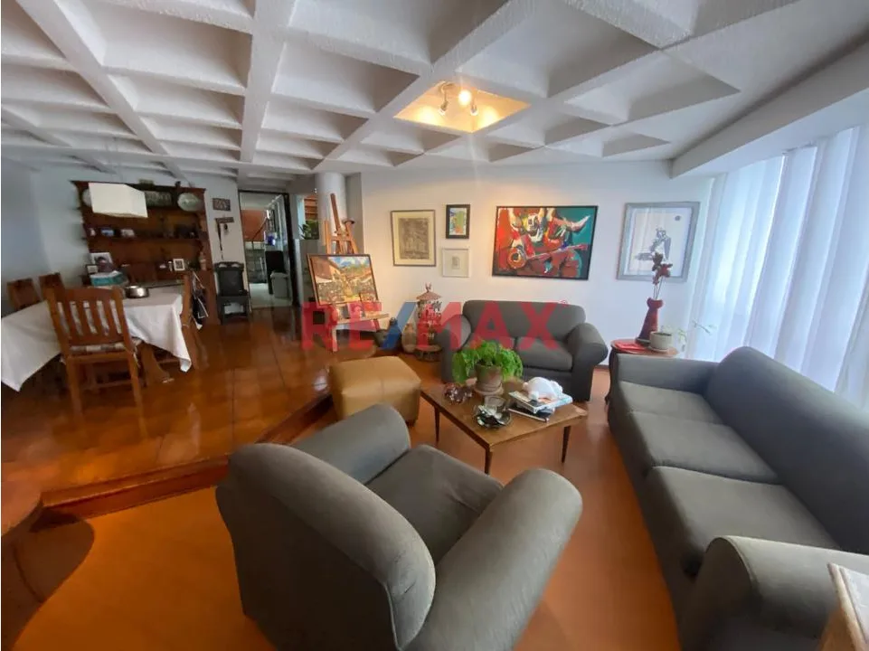 Venta de Encantador Dúplex más Dos Estacionamientos en Calle Buenos Aires, Miraflores🏠 · imagen 4