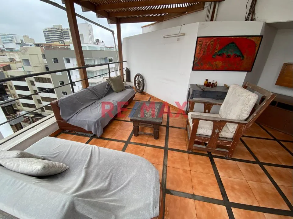 Venta de Encantador Dúplex más Dos Estacionamientos en Calle Buenos Aires, Miraflores🏠 · imagen 8