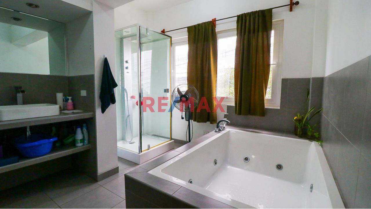 Venta de Hermosa Casa a Espalda de Clínica San Felipe · imagen 11